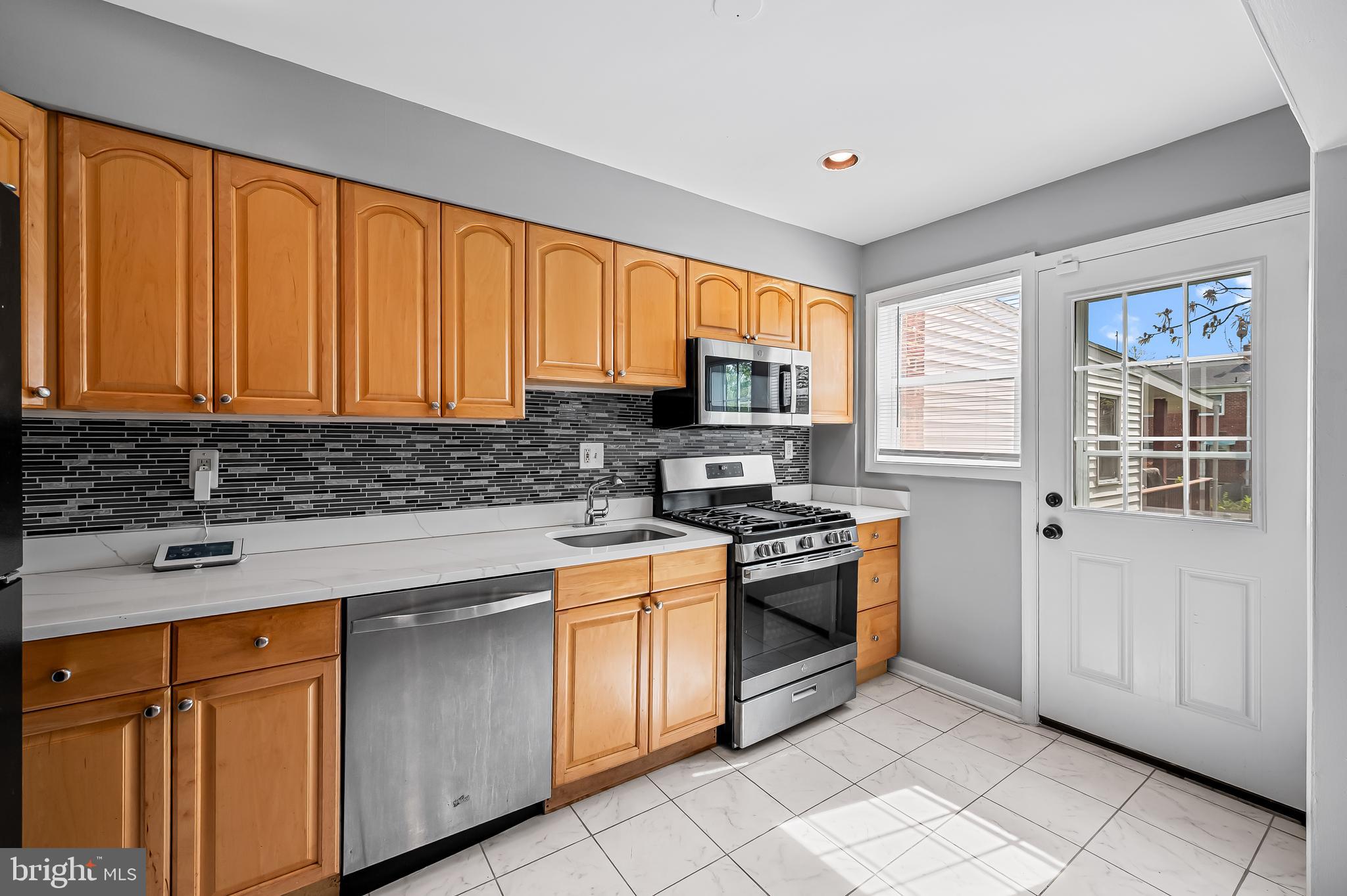 LEWISDALE - Residential Lease