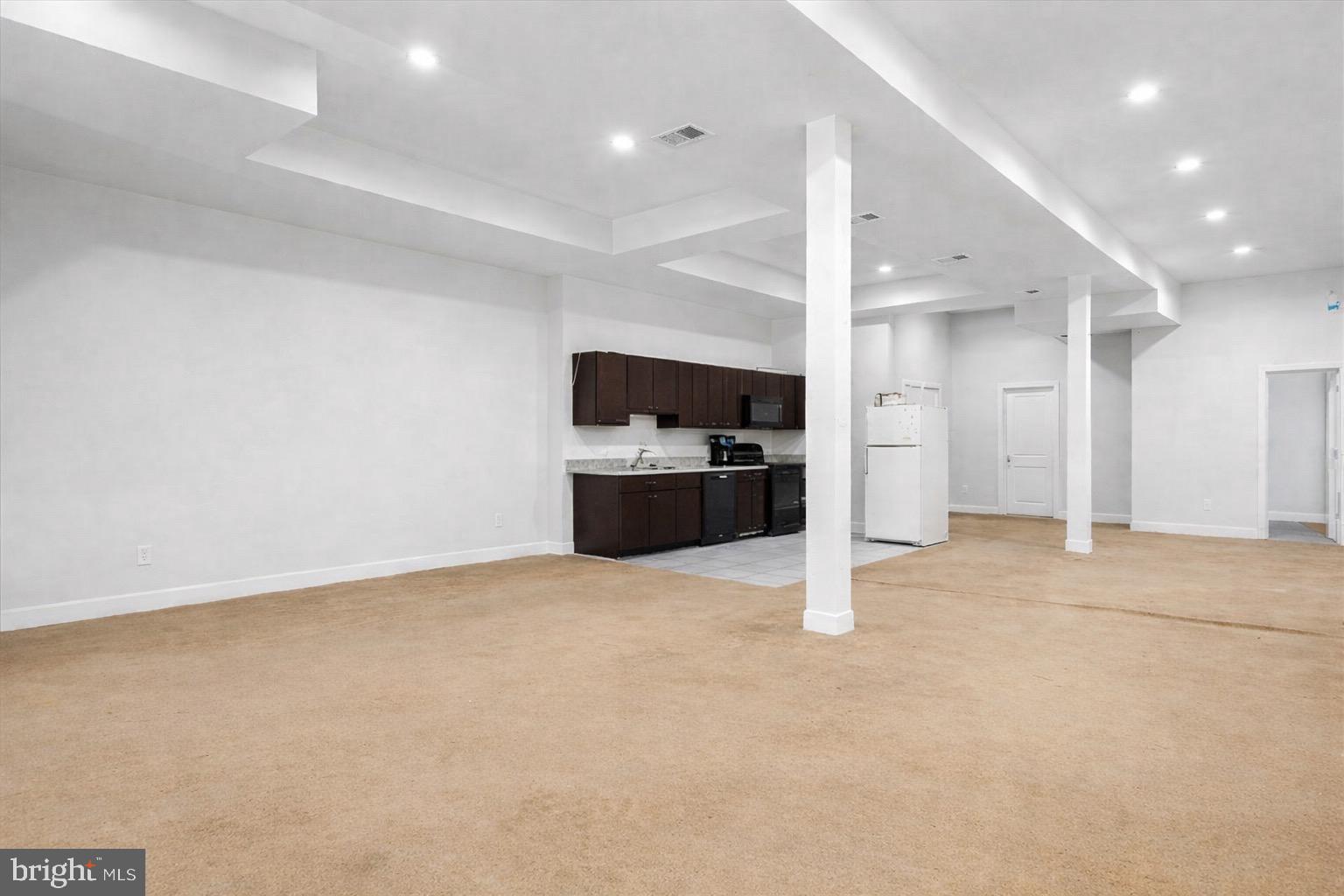 3701 E LOMBARD STREET