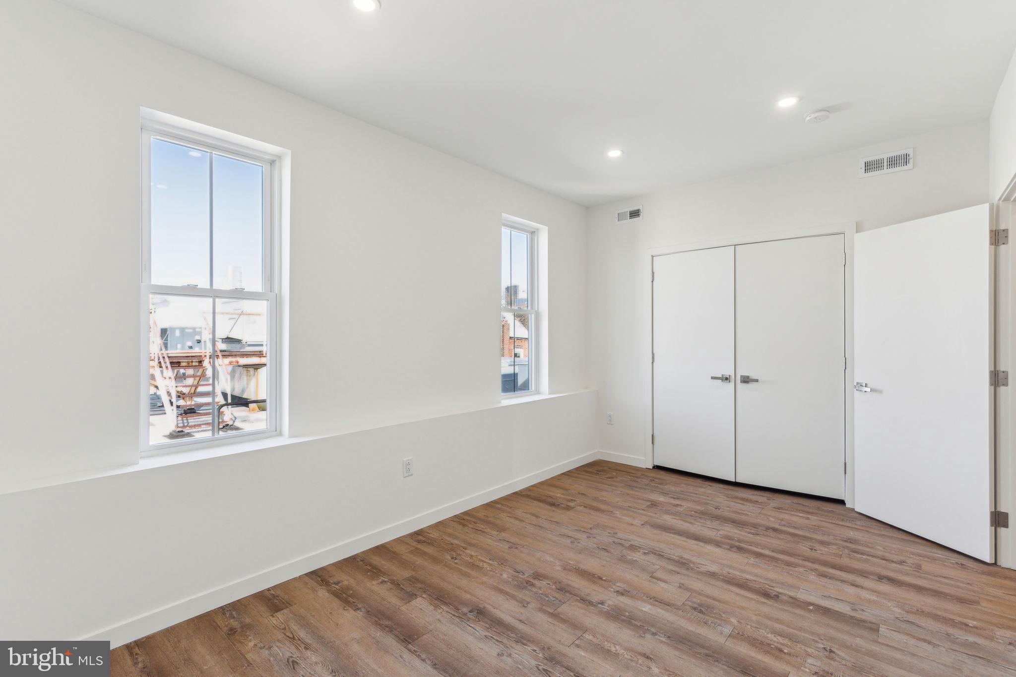 QUEEN VILLAGE - Residential Lease