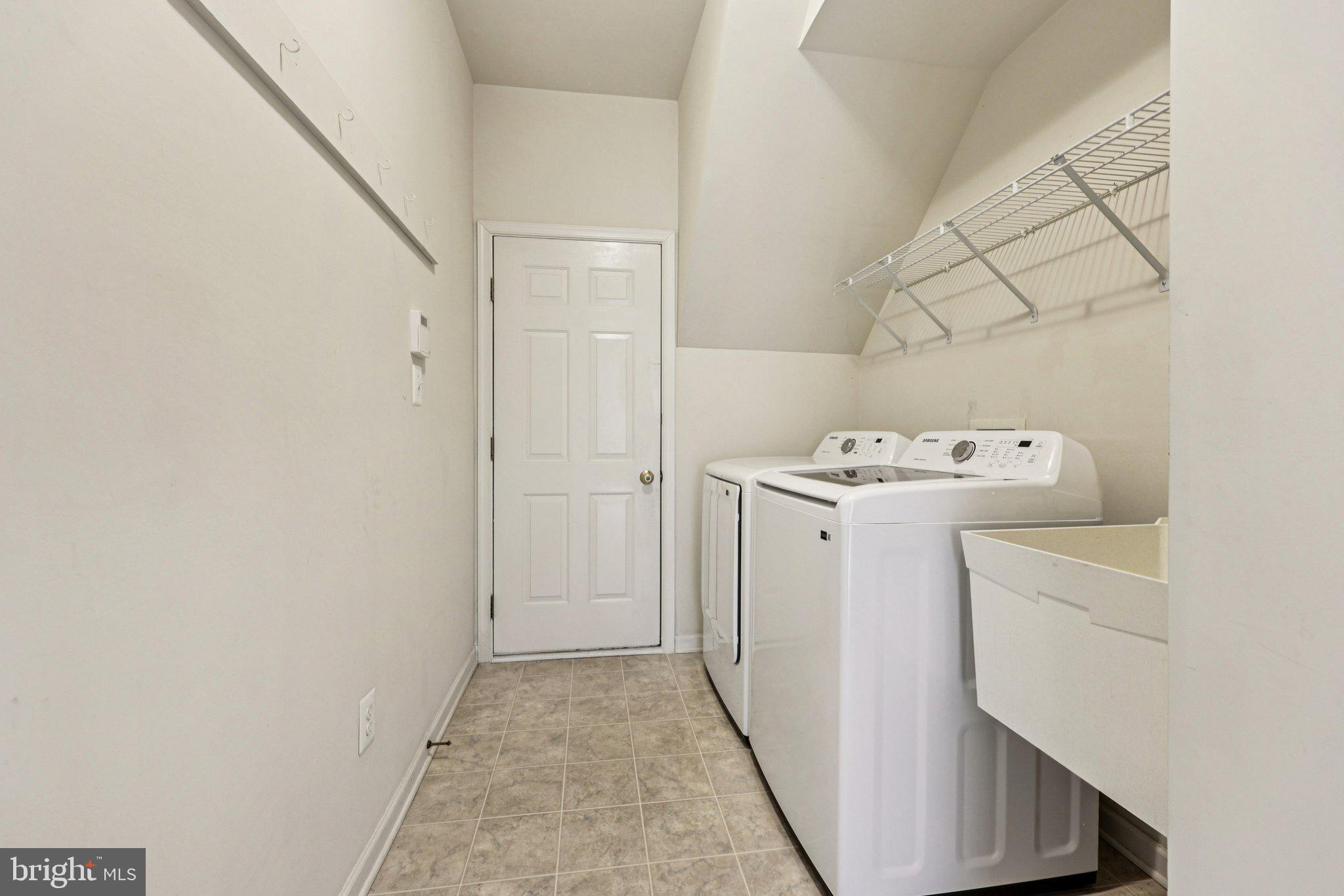 SOUTH RIDING - Residential