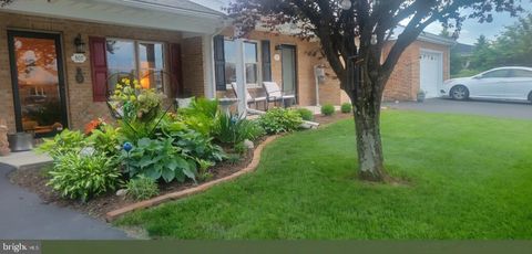 Photo of 307 Winding Oak Drive, HAGERSTOWN, MD 21740 (MLS # MDWA2034886)