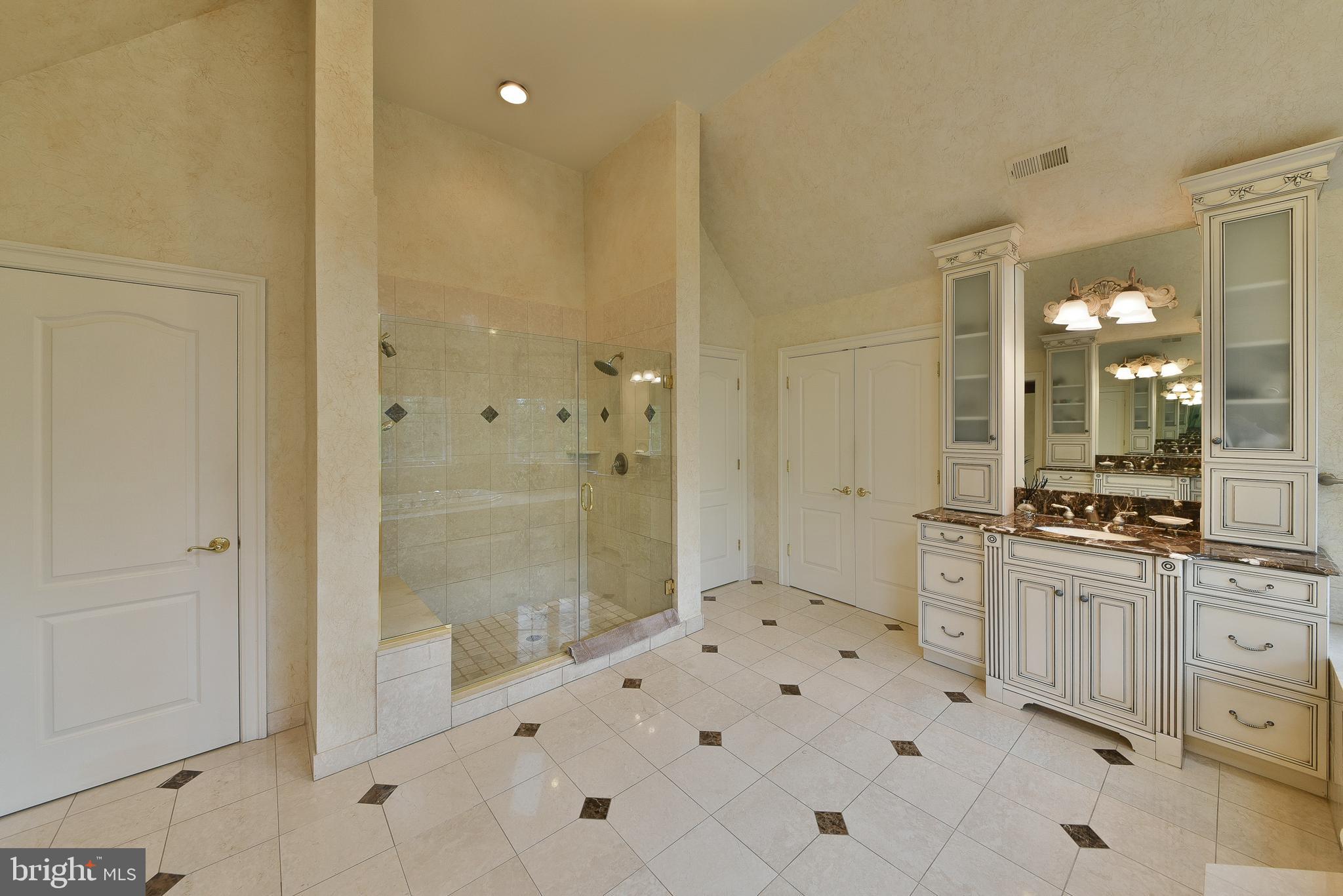 LAMPLIGHTER GLEN - Residential
