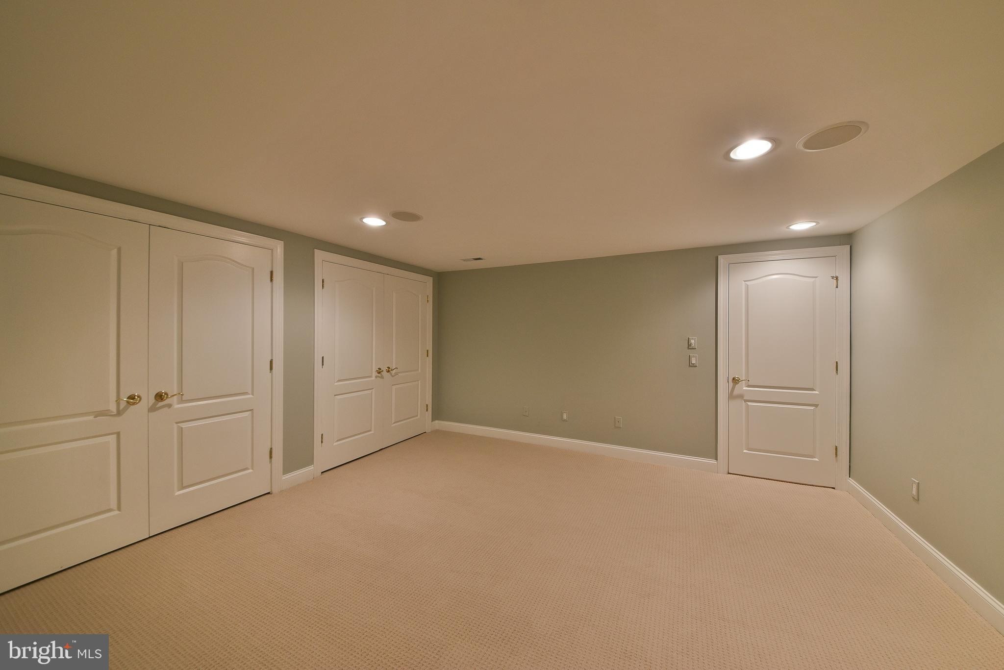 LAMPLIGHTER GLEN - Residential