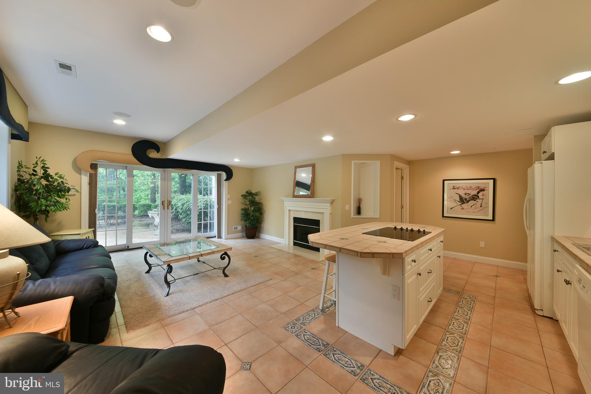 LAMPLIGHTER GLEN - Residential