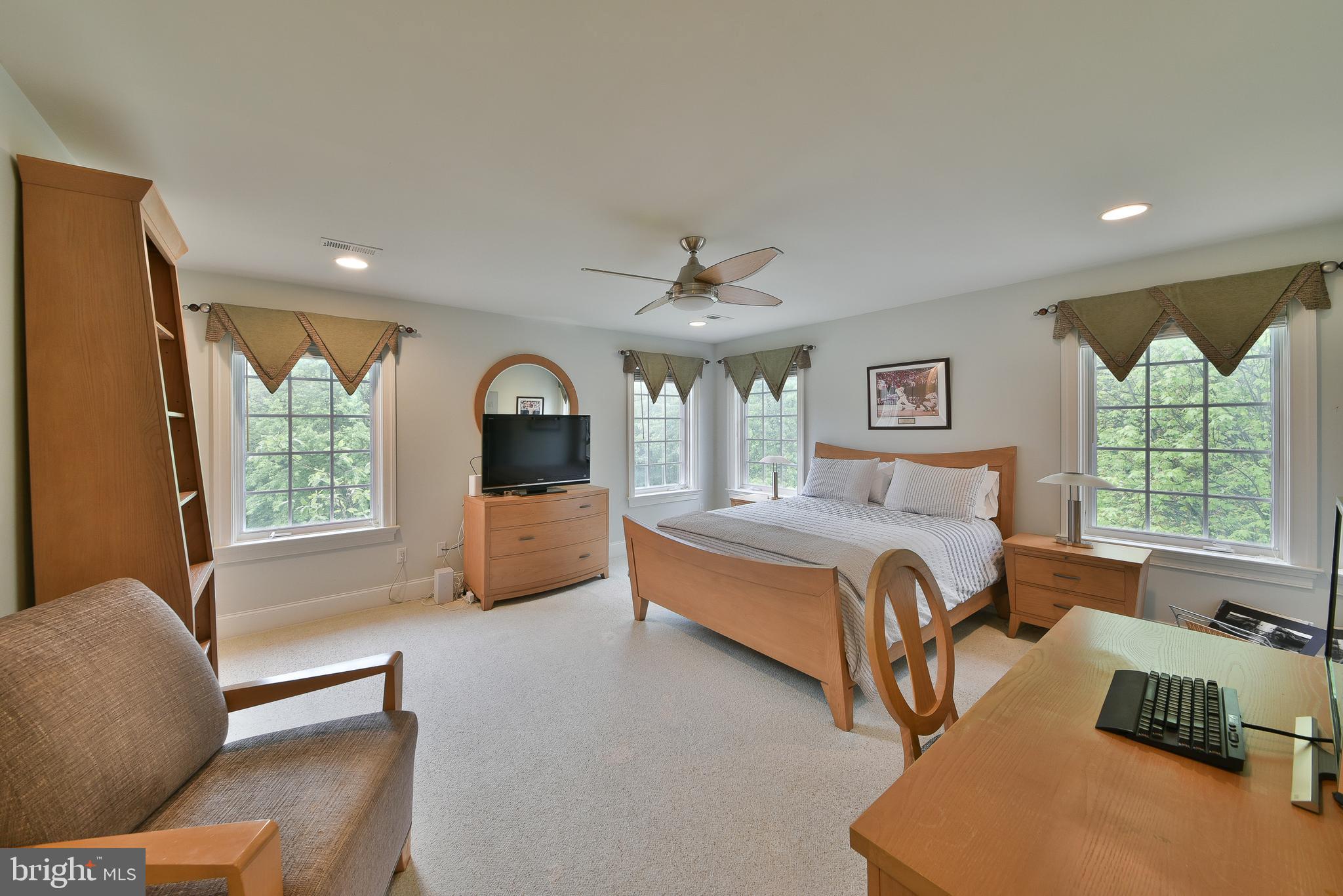 LAMPLIGHTER GLEN - Residential