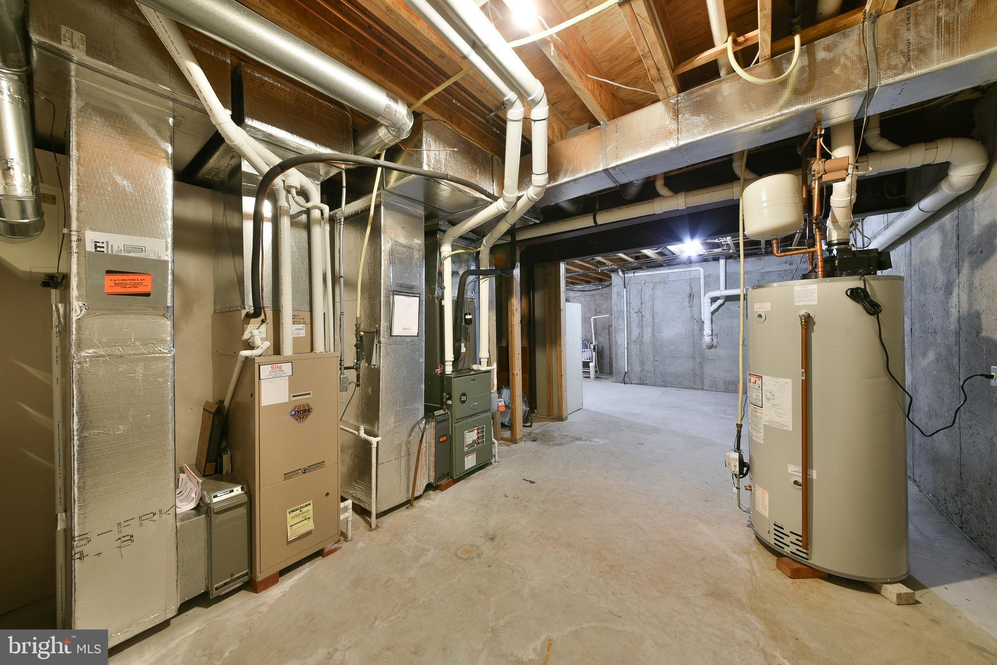 LAMPLIGHTER GLEN - Residential