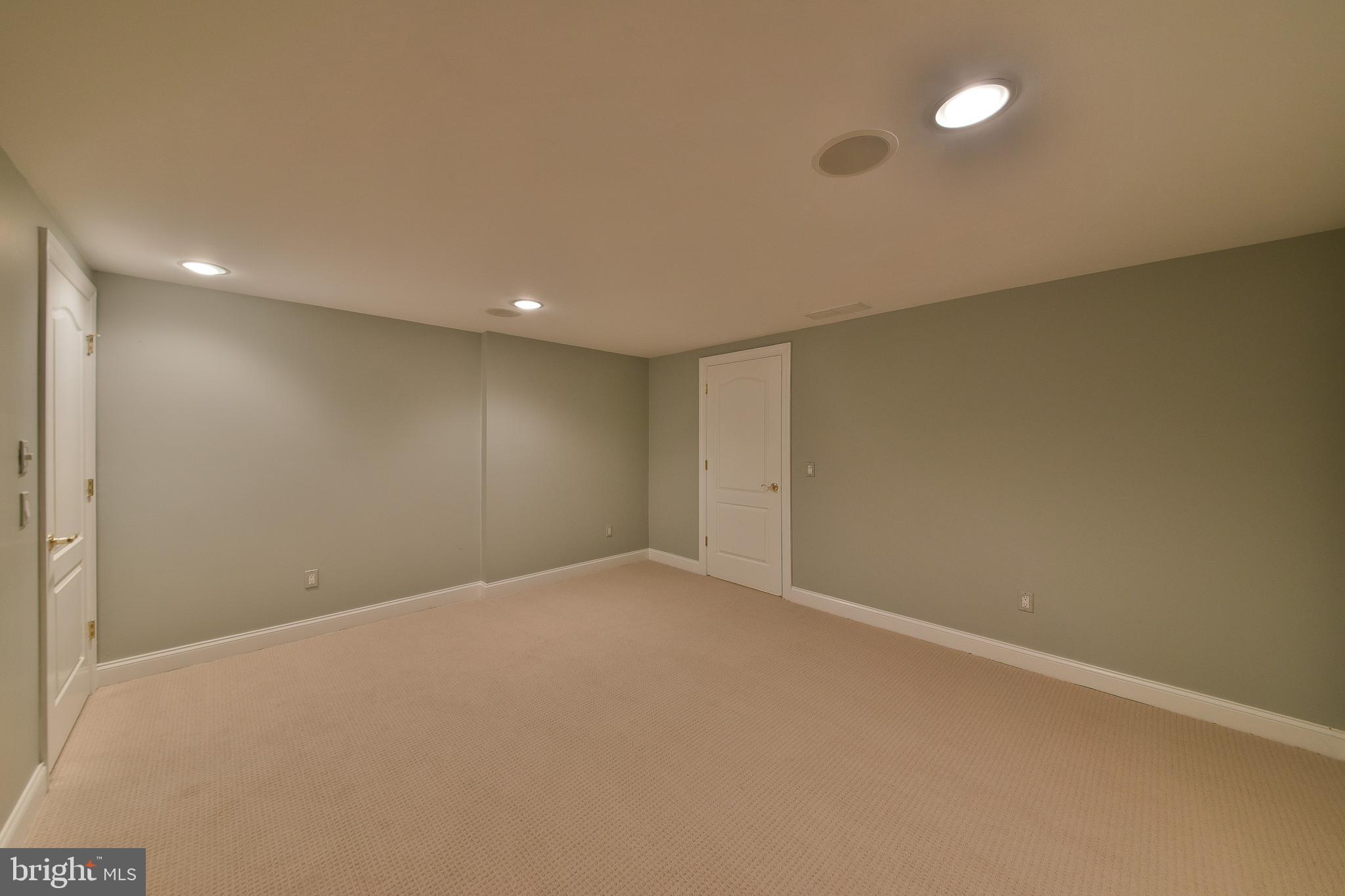 LAMPLIGHTER GLEN - Residential