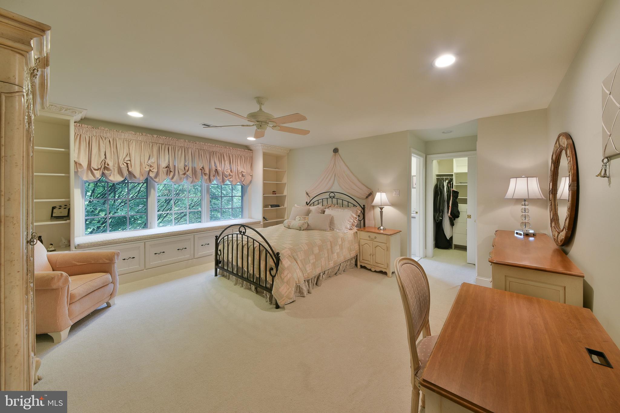 LAMPLIGHTER GLEN - Residential