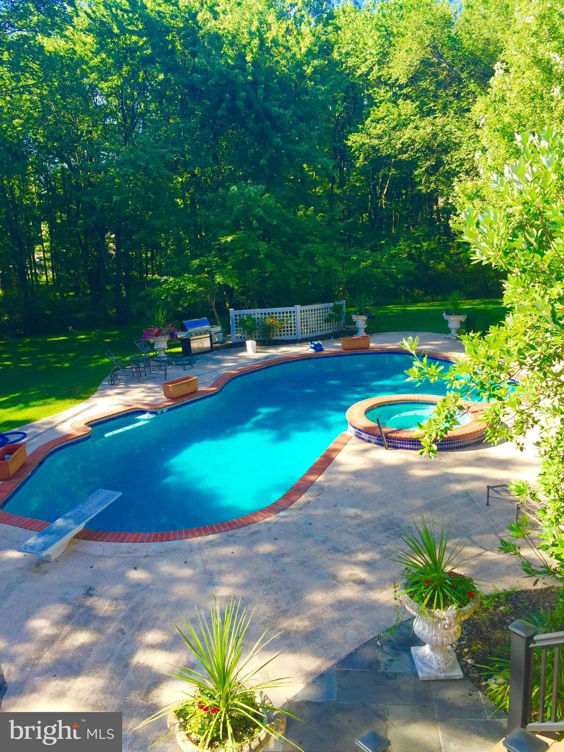 LAMPLIGHTER GLEN - Residential