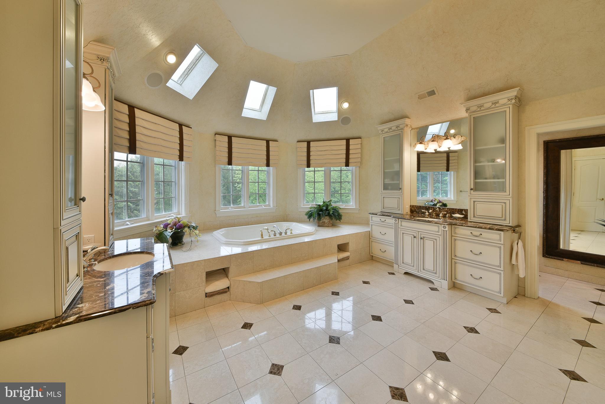 LAMPLIGHTER GLEN - Residential