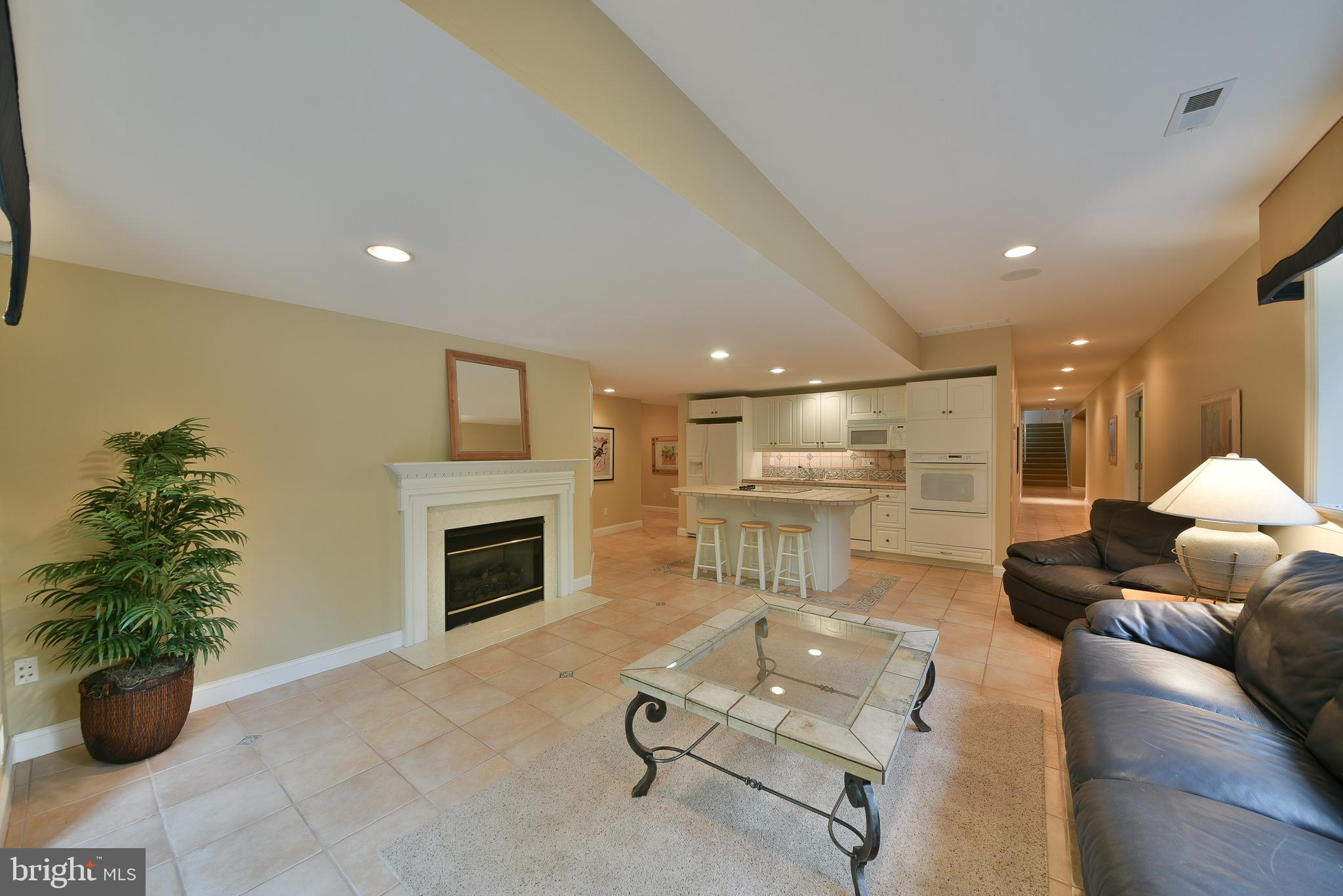 LAMPLIGHTER GLEN - Residential