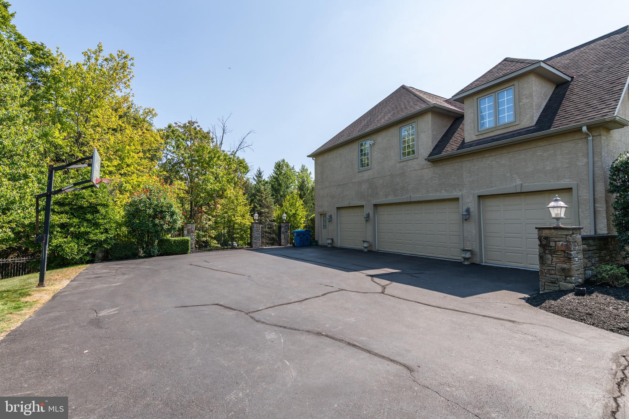 LAMPLIGHTER GLEN - Residential