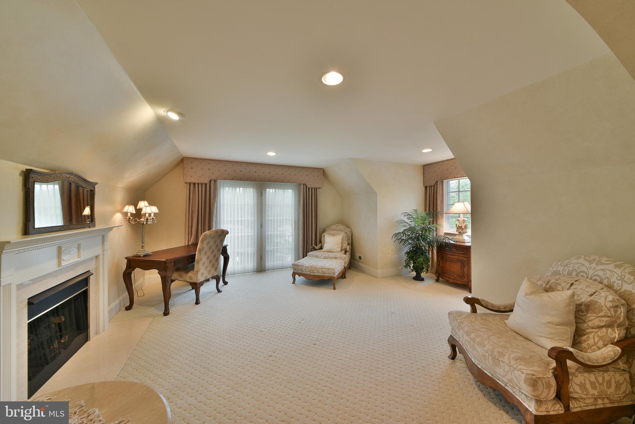 LAMPLIGHTER GLEN - Residential