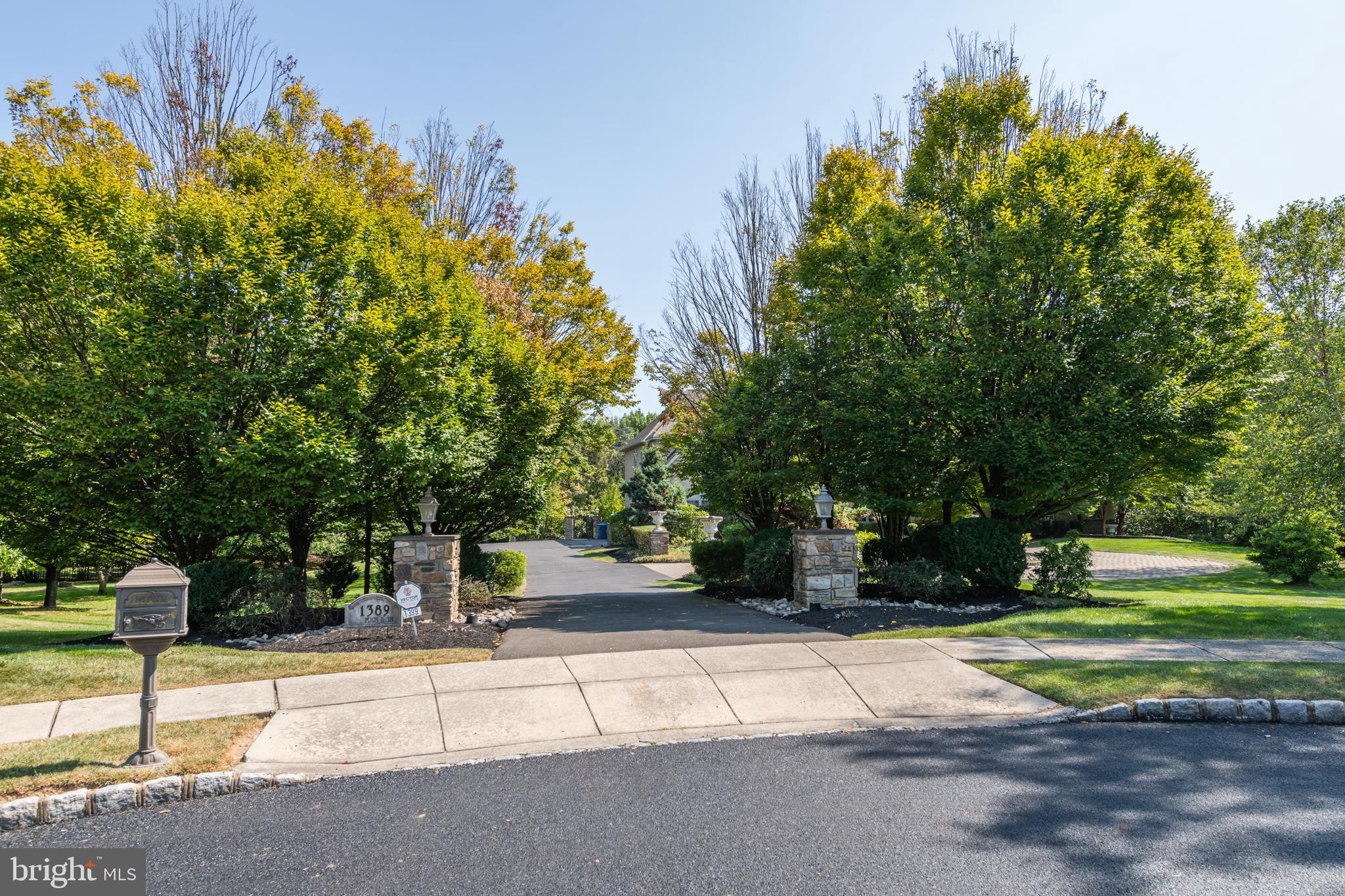 1389 LAMPLIGHTER CIRCLE