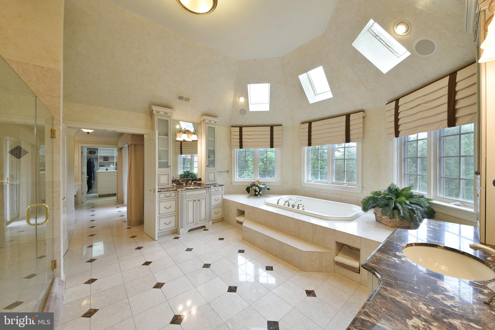 LAMPLIGHTER GLEN - Residential