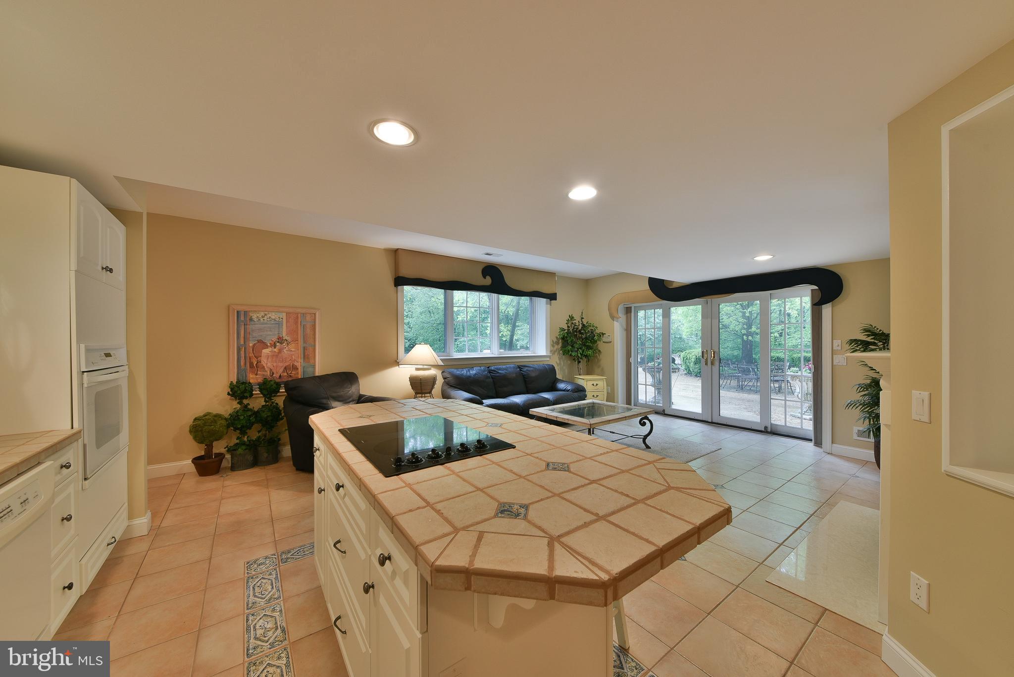 LAMPLIGHTER GLEN - Residential