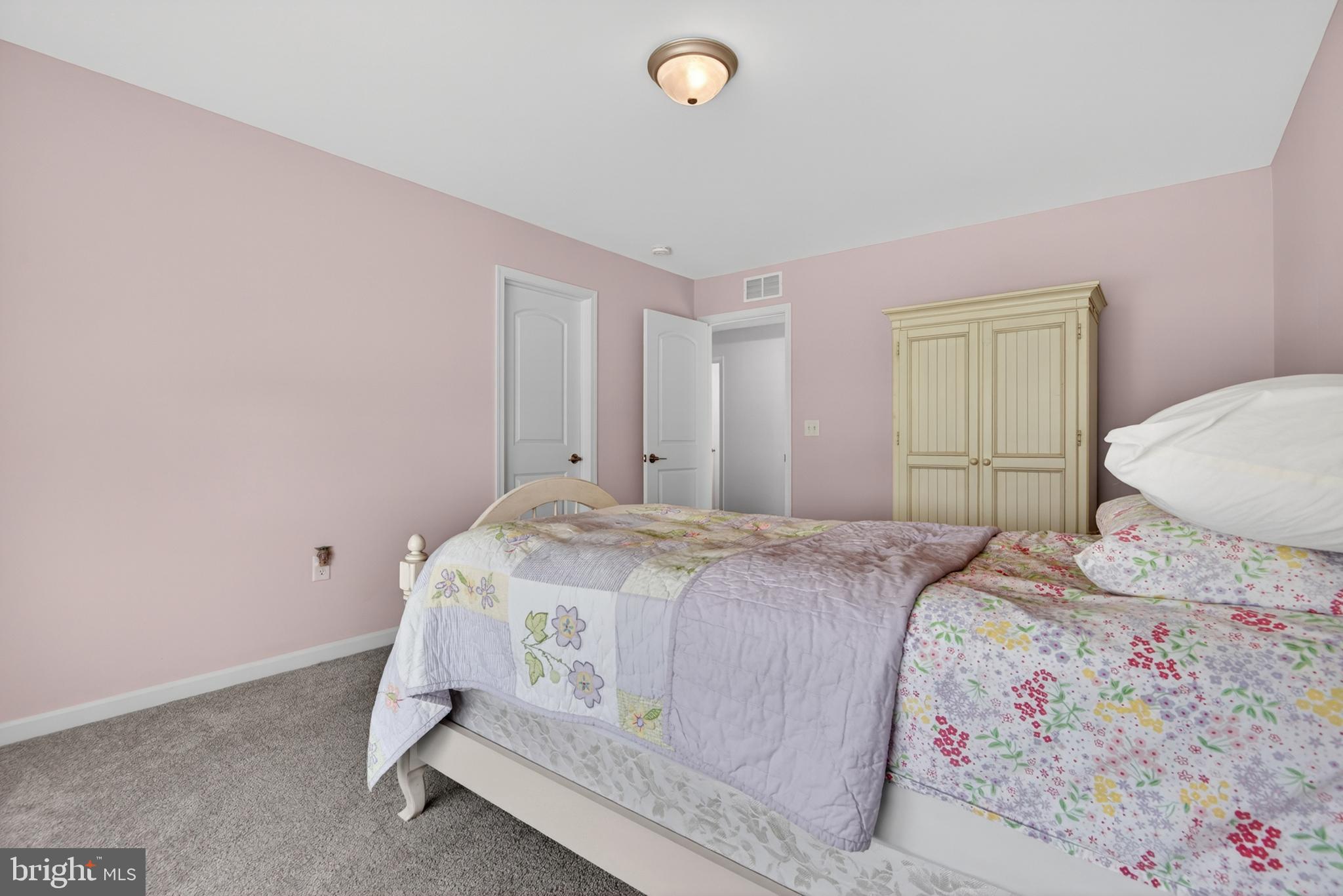 STRATHFORD MEADOWS - Residential