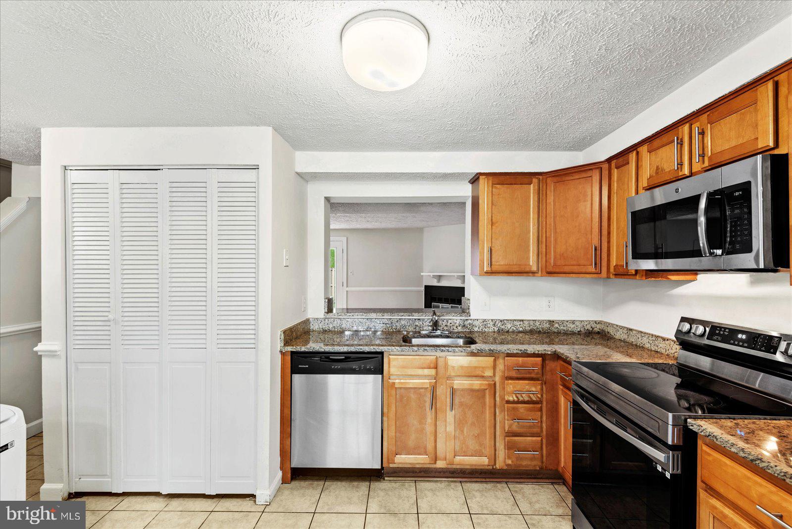 CAMBRIDGE SQUARE - Residential