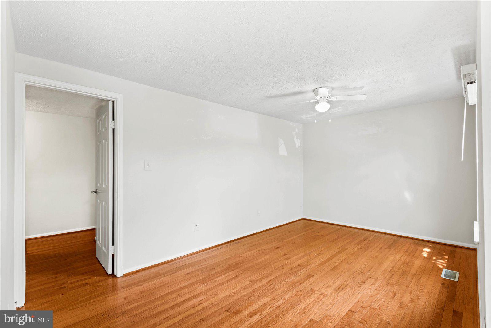 CAMBRIDGE SQUARE - Residential