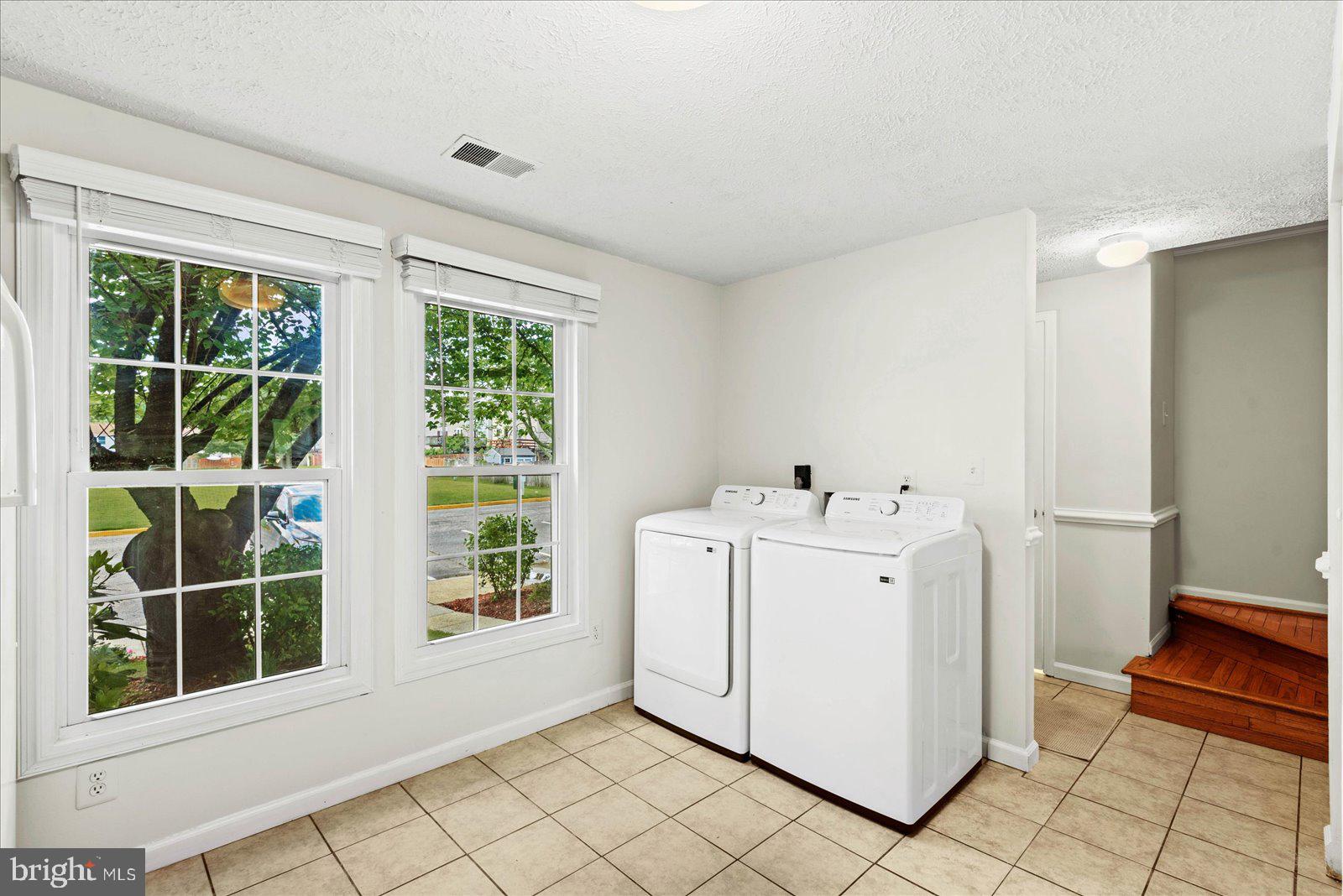 CAMBRIDGE SQUARE - Residential