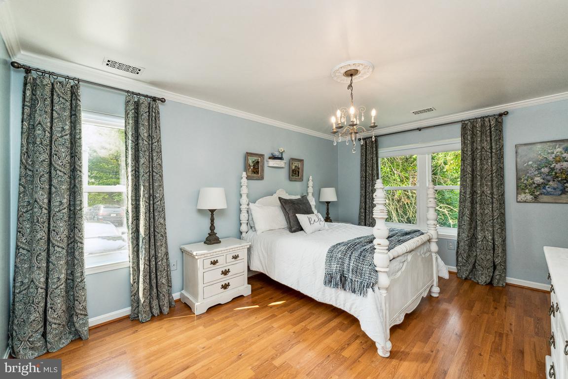 RIVERCHASE - Residential