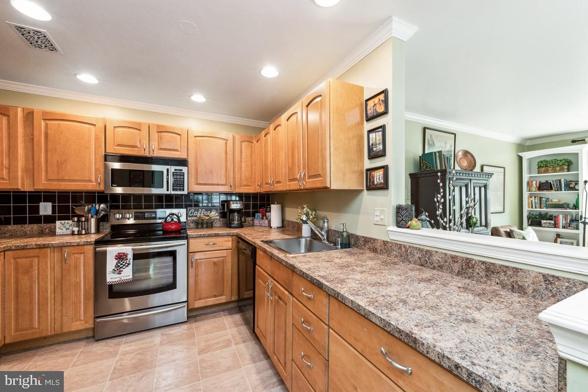 RIVERCHASE - Residential