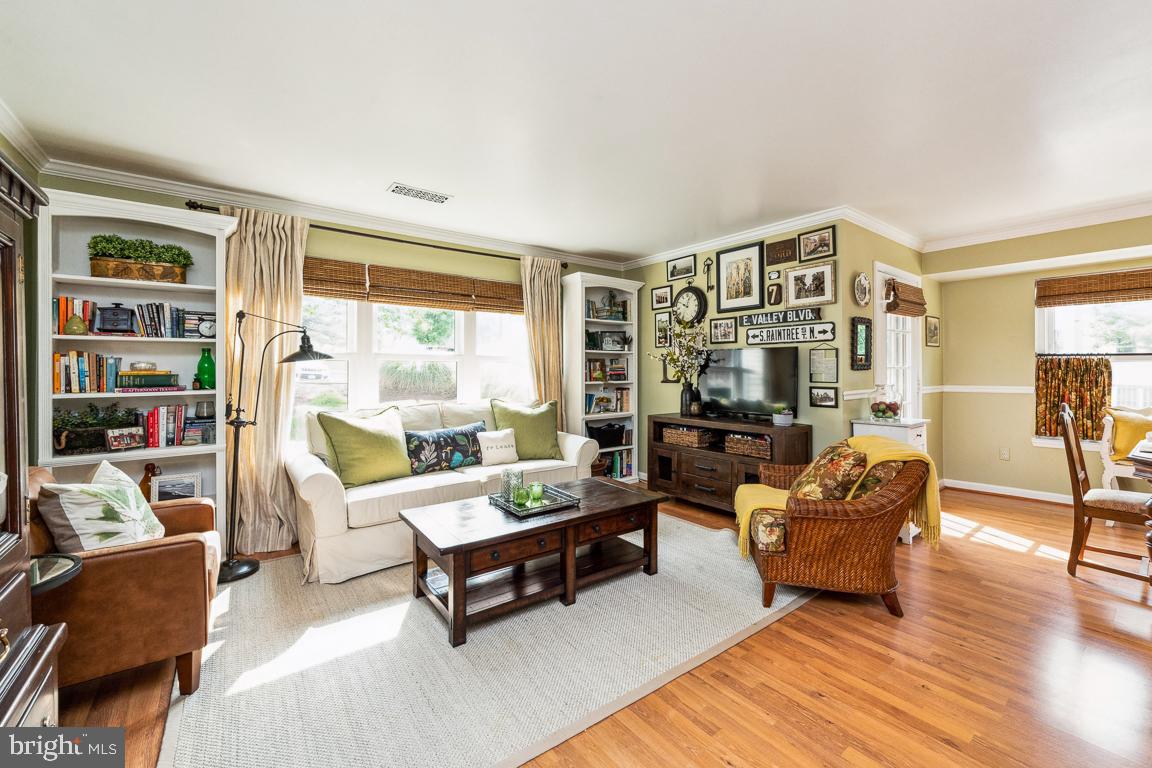 RIVERCHASE - Residential