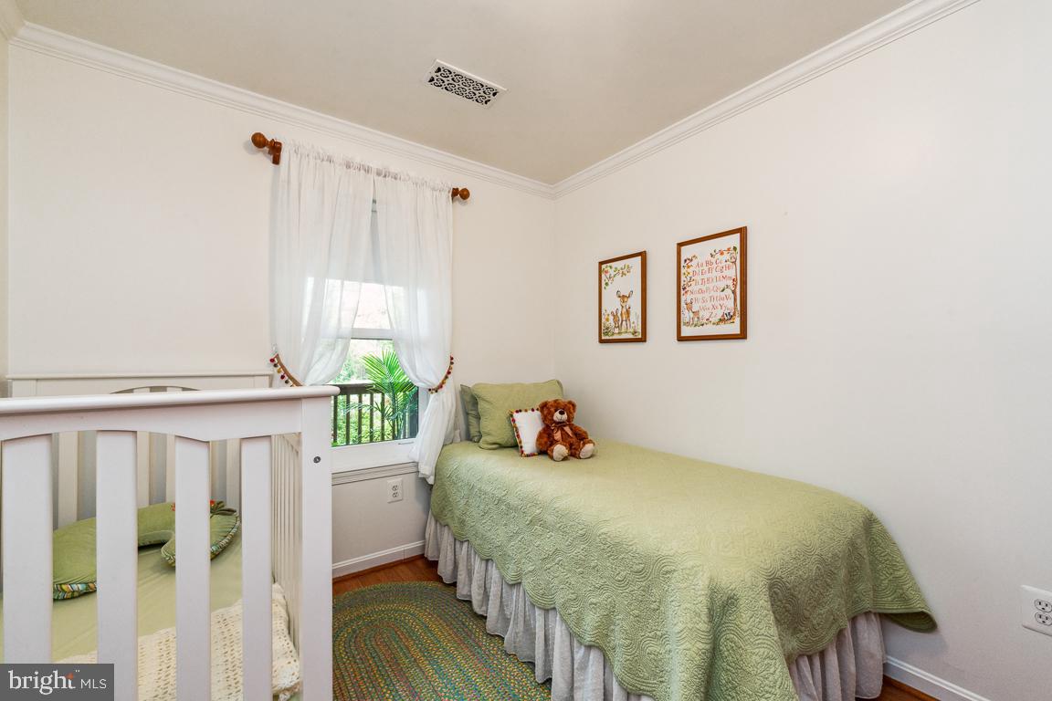 RIVERCHASE - Residential