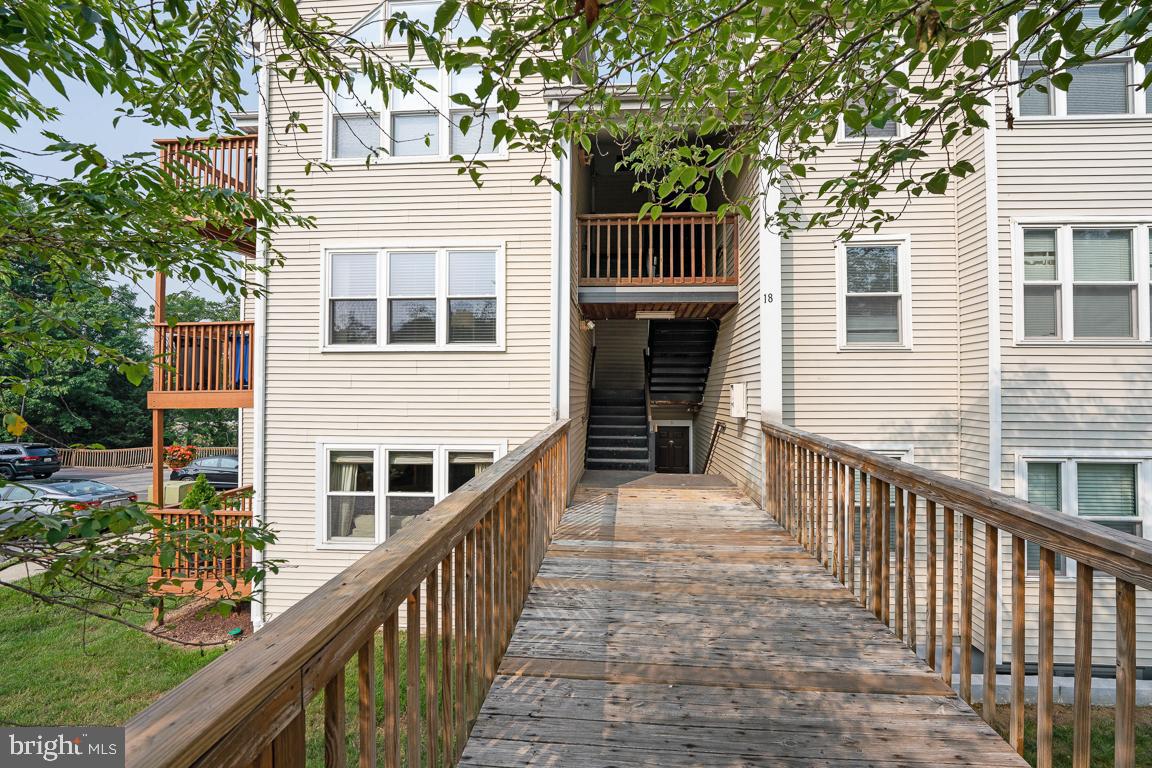 RIVERCHASE - Residential