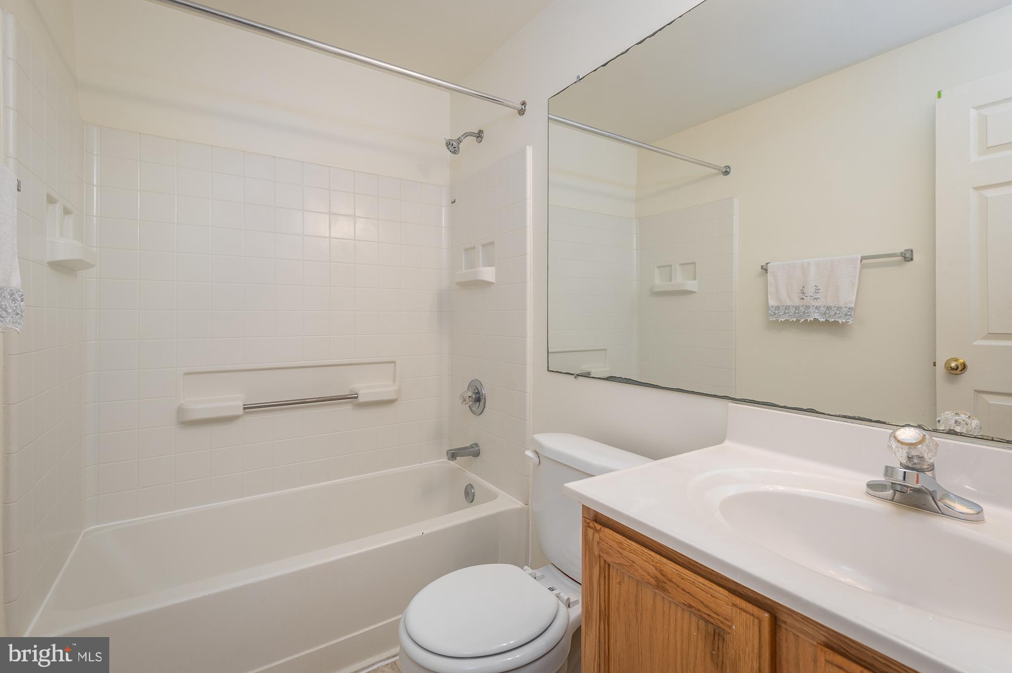 THE VILLAGES OF LYONSFIELD RUN - Residential