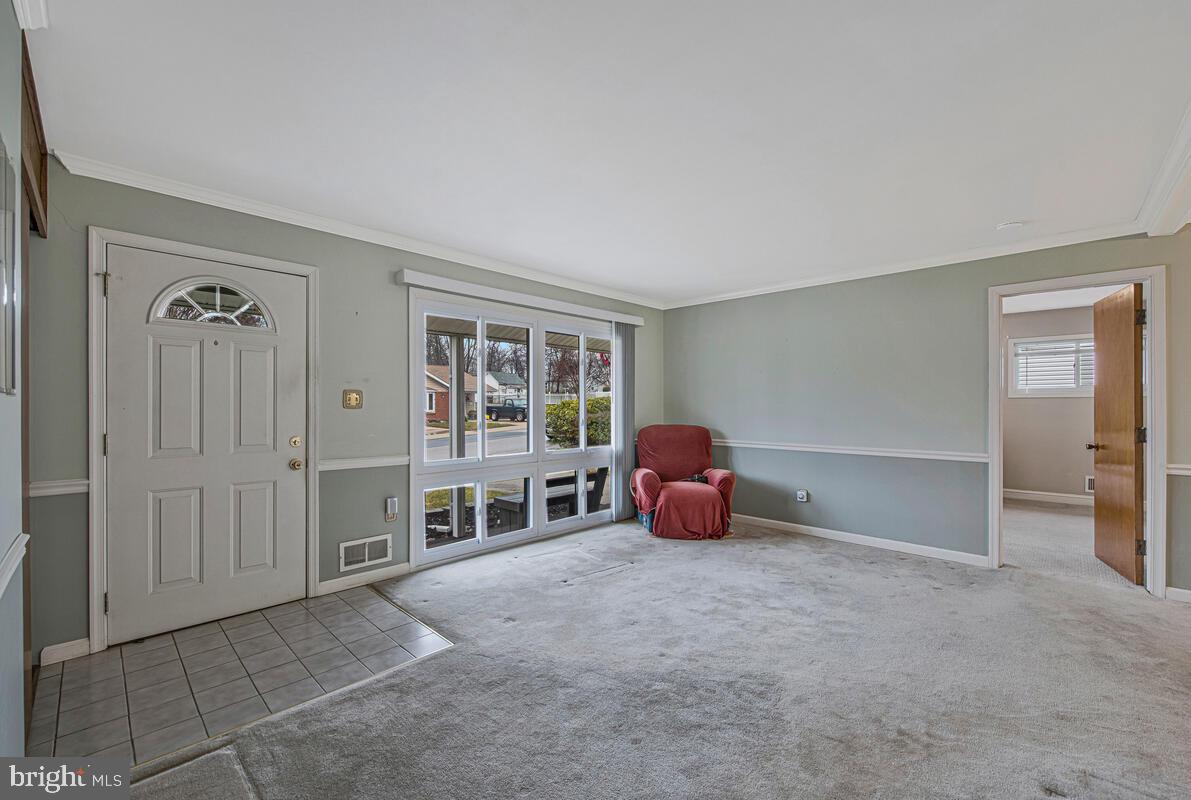 1237 QUEEN ANNE AVENUE