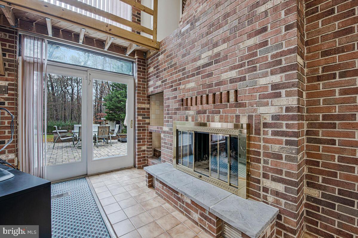 1237 QUEEN ANNE AVENUE