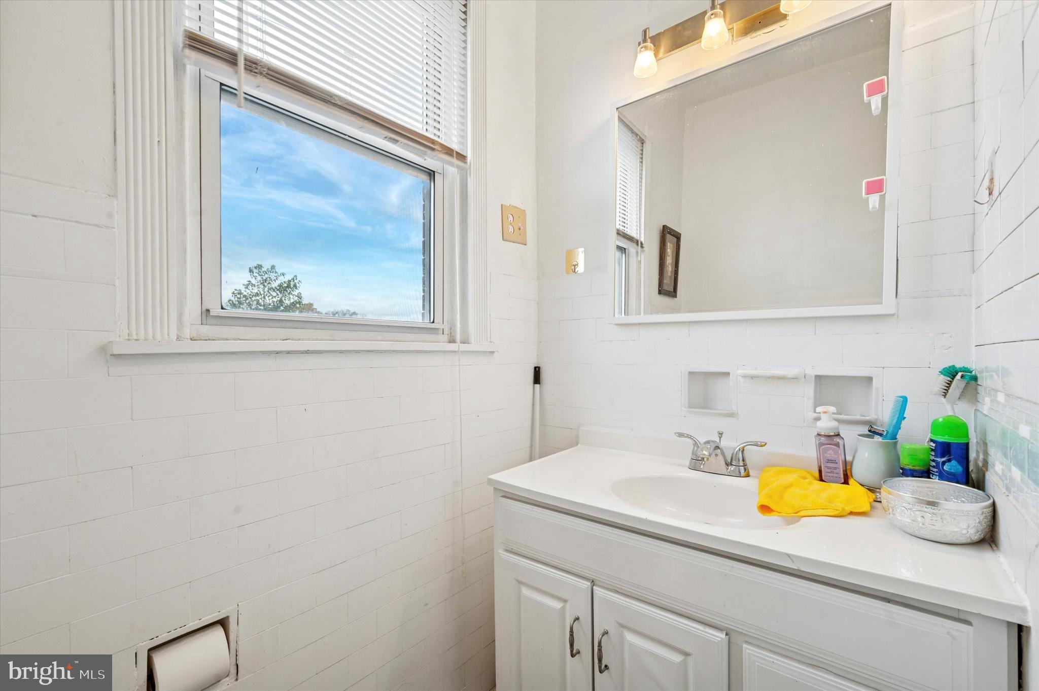 GERMANTOWN - Commercial Sale