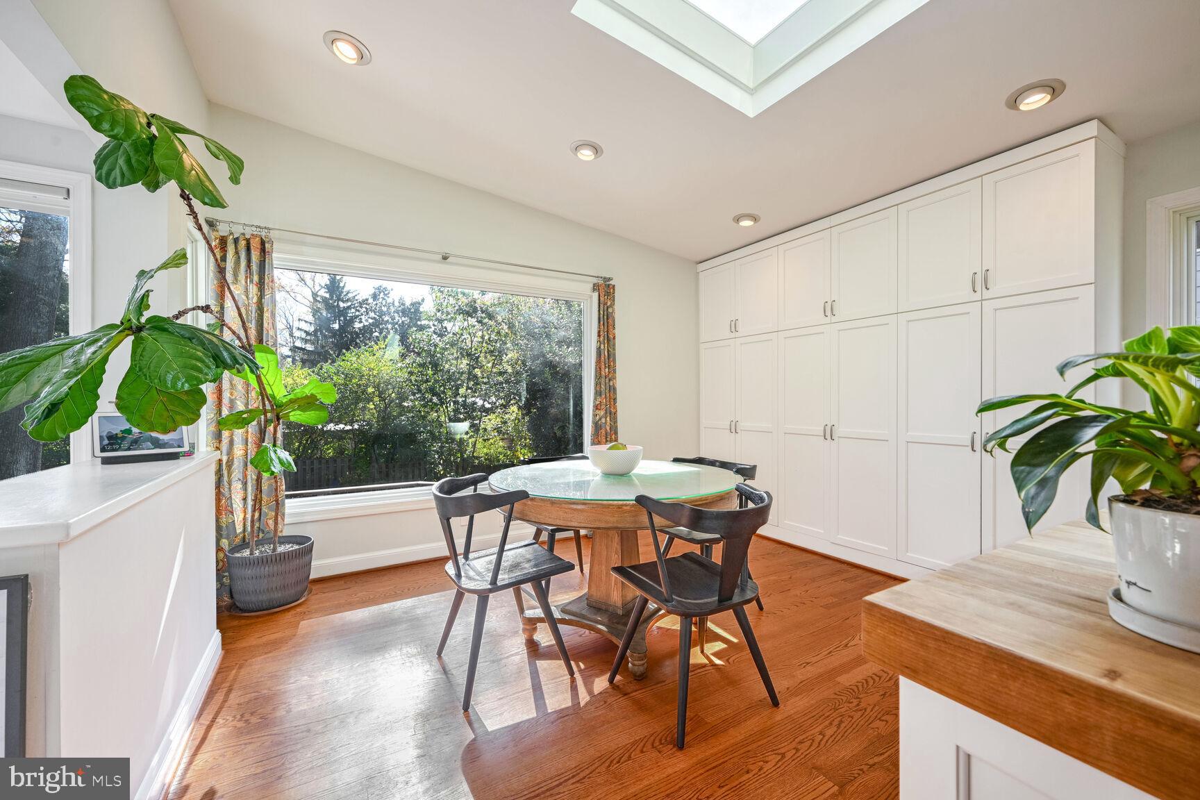 GREENWICH FOREST - Residential