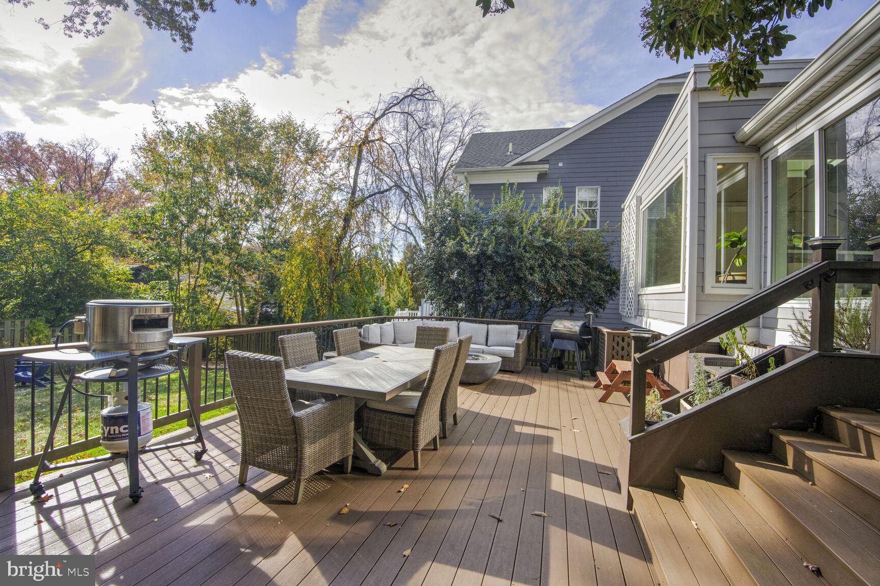 GREENWICH FOREST - Residential