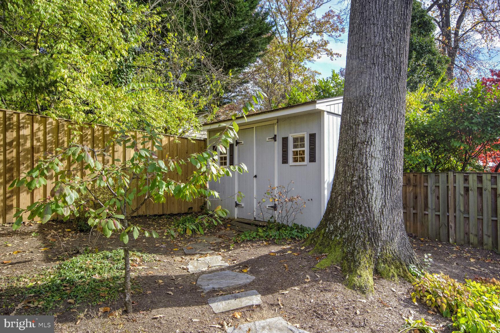 GREENWICH FOREST - Residential