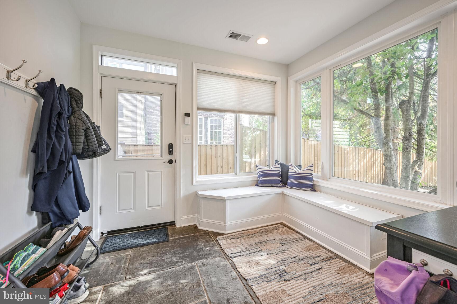 GREENWICH FOREST - Residential