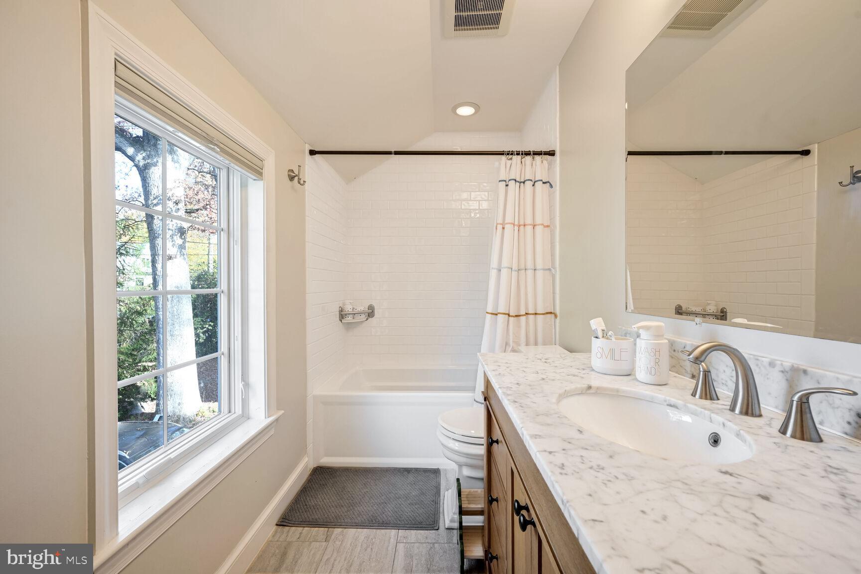 GREENWICH FOREST - Residential