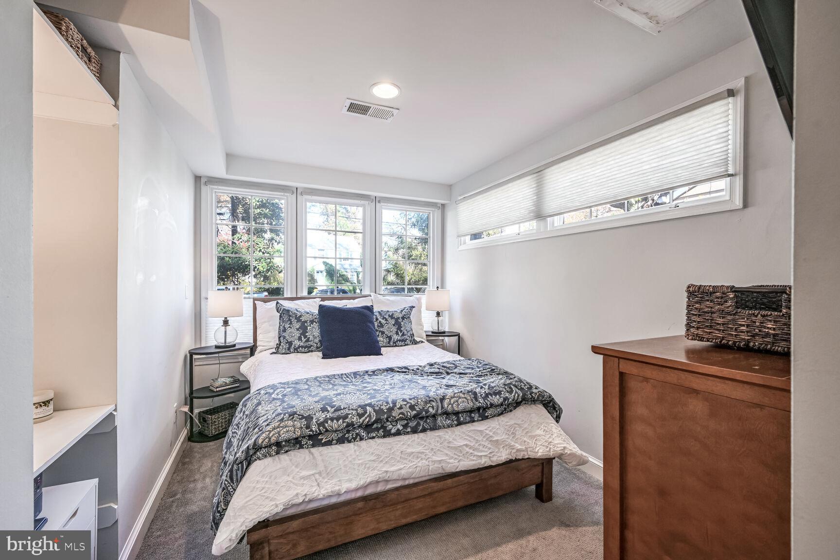 GREENWICH FOREST - Residential