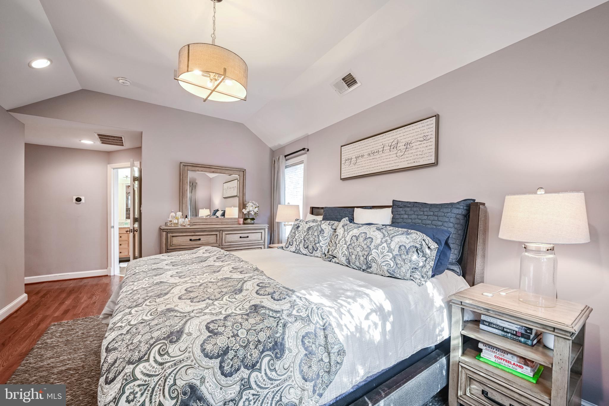 GREENWICH FOREST - Residential