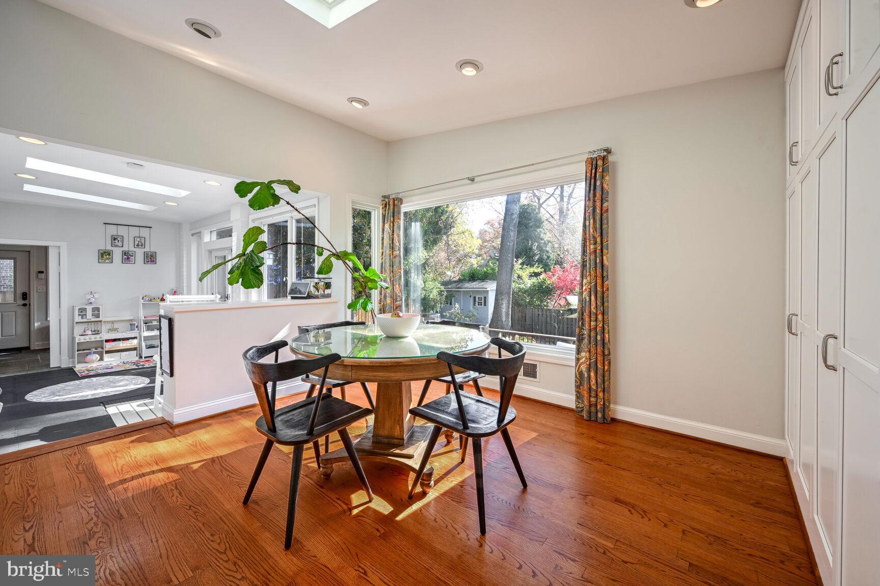 GREENWICH FOREST - Residential