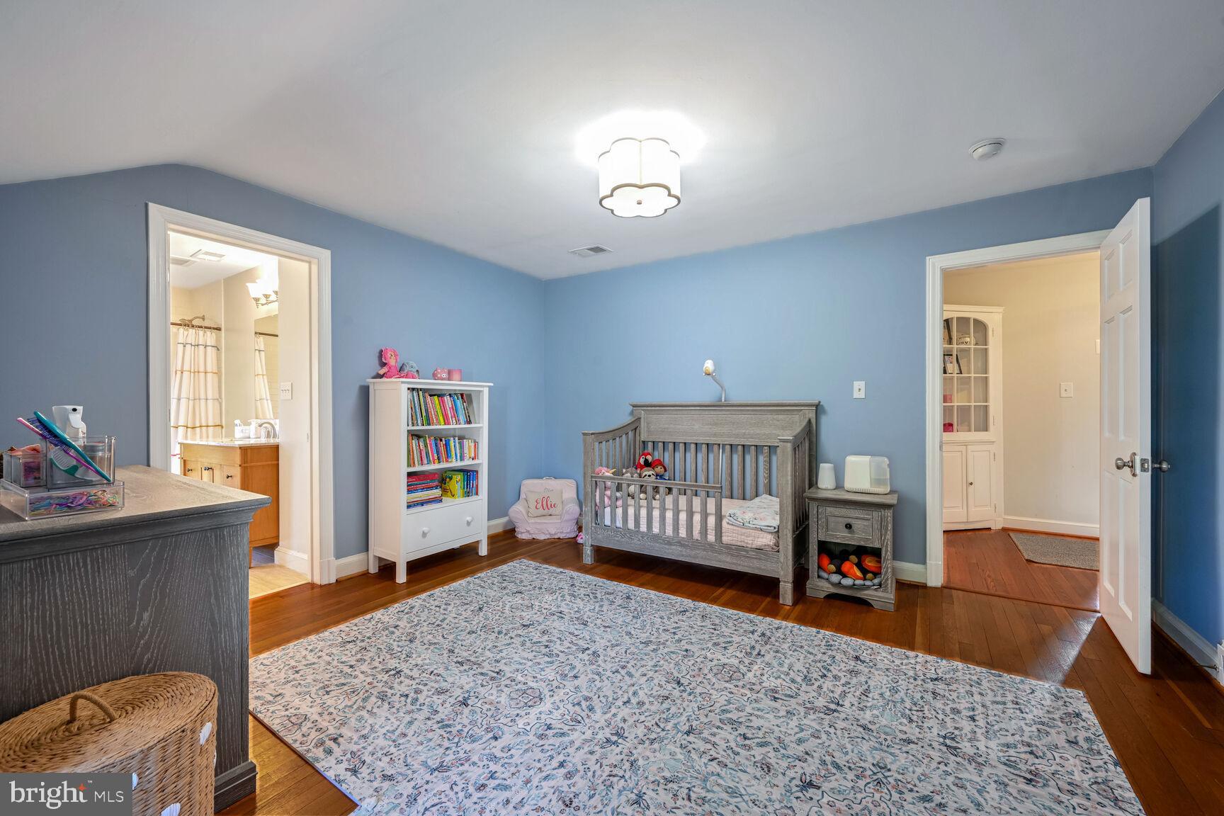 GREENWICH FOREST - Residential