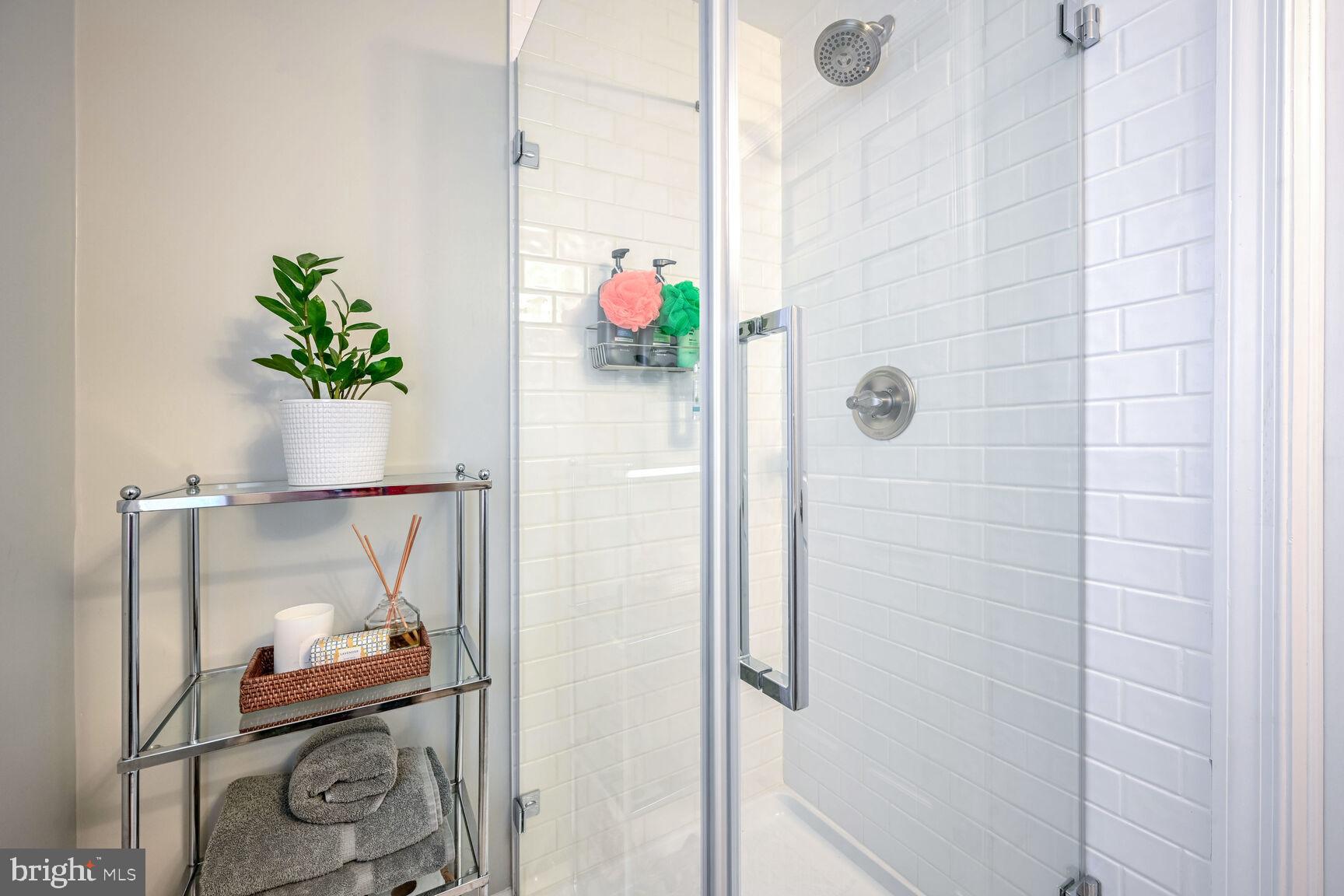 GREENWICH FOREST - Residential