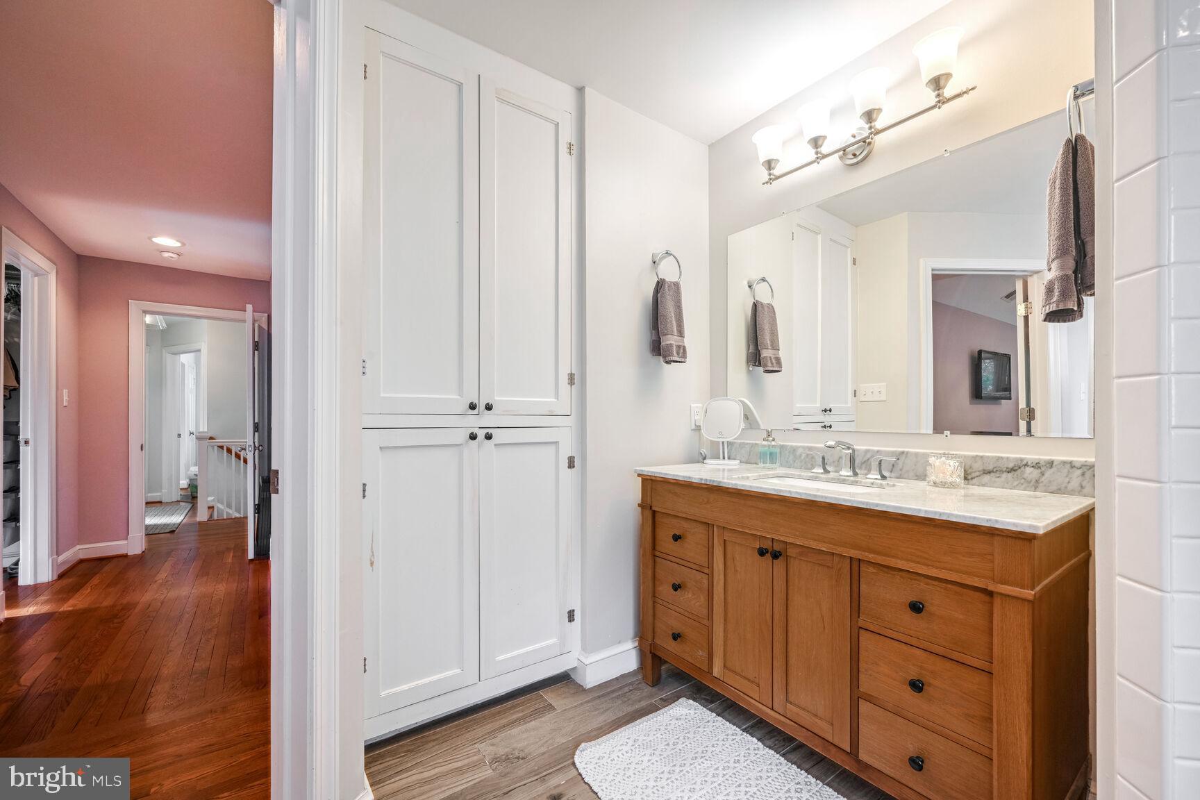 GREENWICH FOREST - Residential