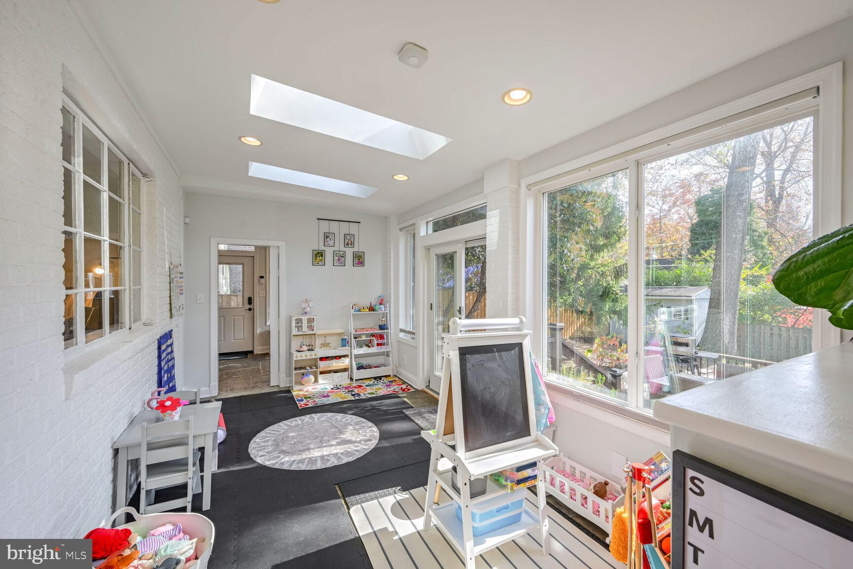 GREENWICH FOREST - Residential