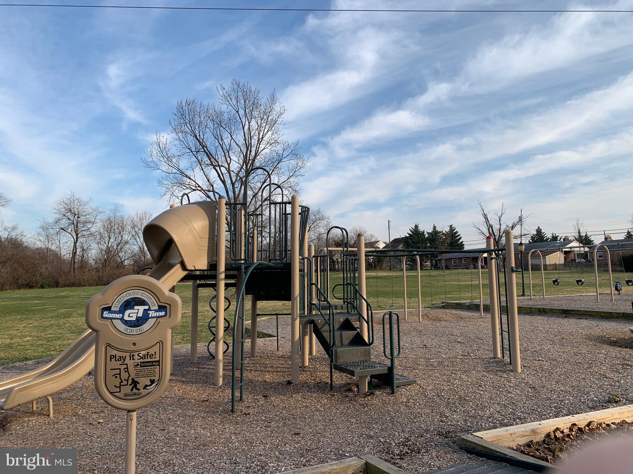 RIVER CREST - Residential Lease