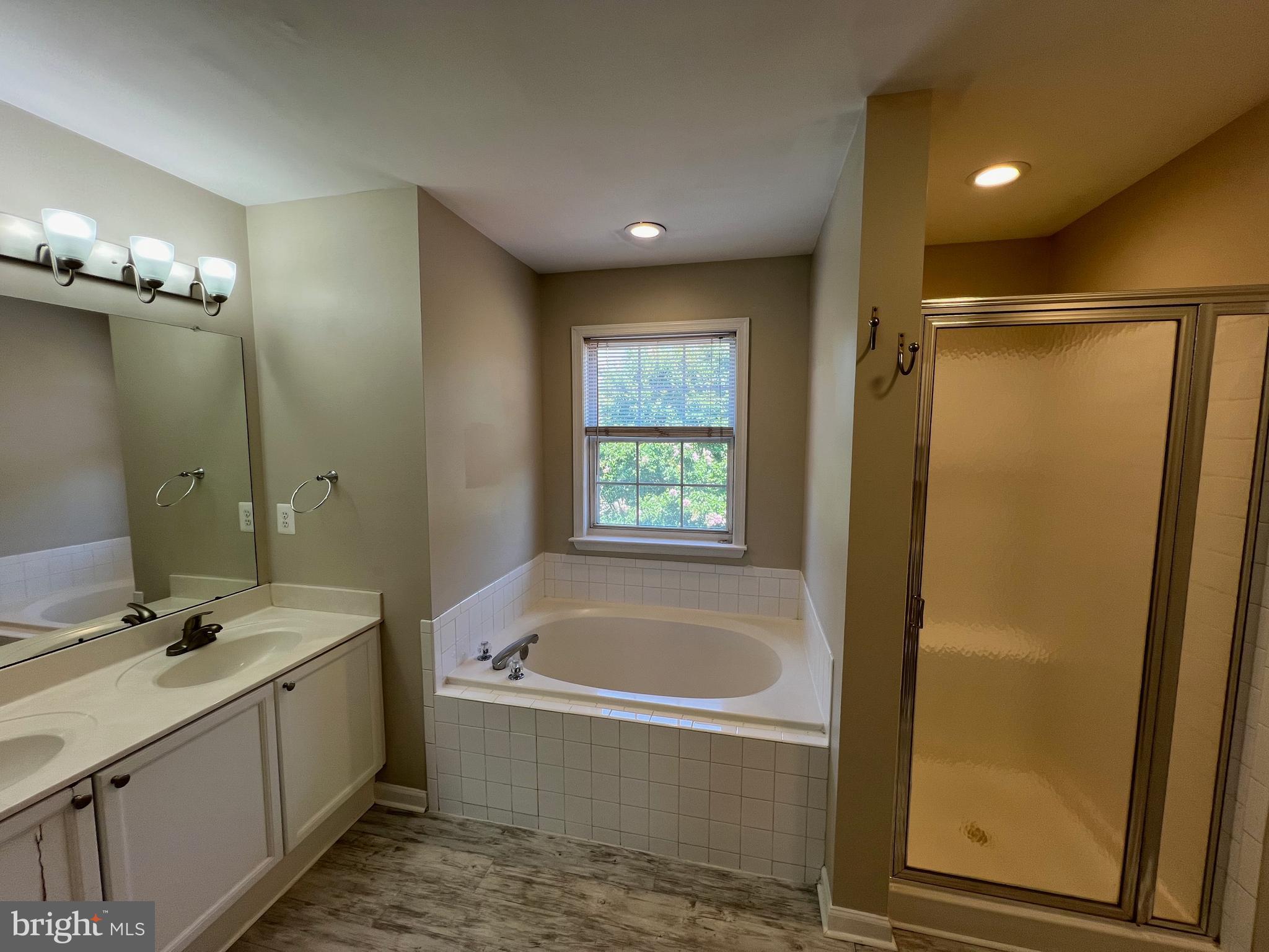 RIVER CREST - Residential Lease