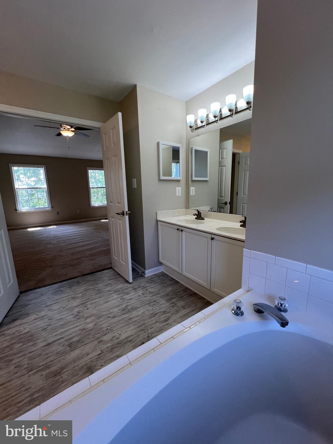 RIVER CREST - Residential Lease