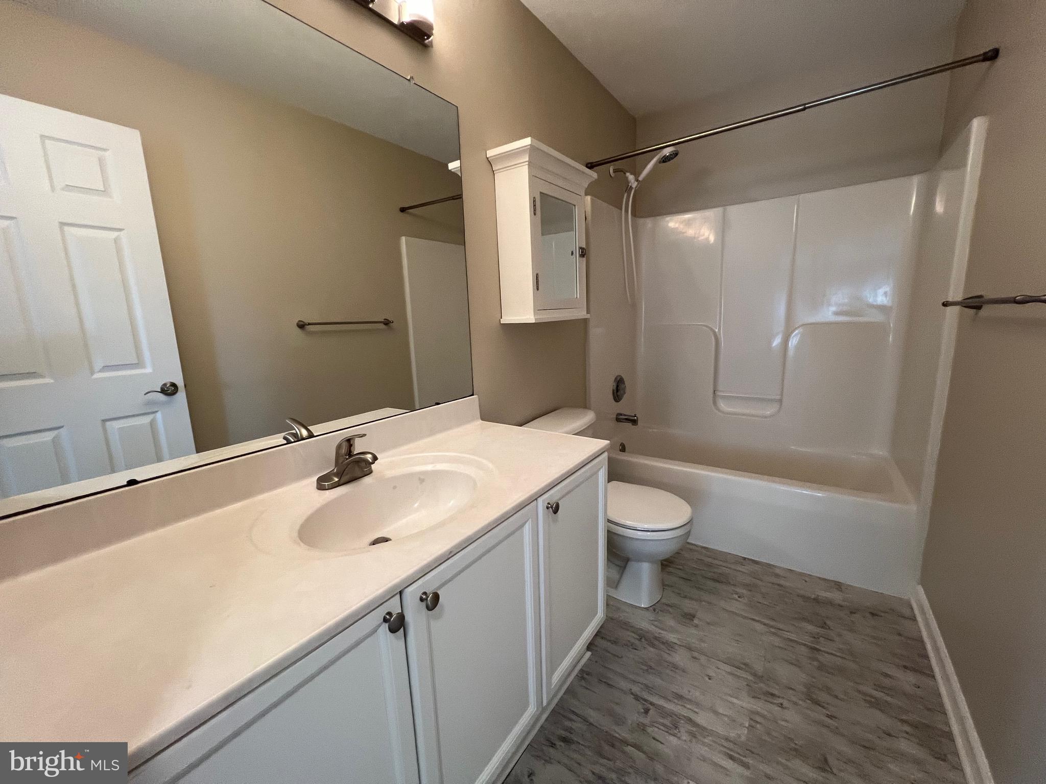 RIVER CREST - Residential Lease