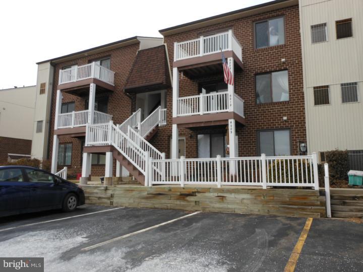Immaculate, 2nd story condo in Hilltop Summit is conveniently located minutes from 352, Edgemont Ave (252), Bridgewater Rd, Dutton Mill Rd,Concord Rd, 95, & 476. Easy access to Center City, Philadelphia National Airport, NJ, and DE. The sun-drenched living room features plush carpeting, fresh paint, and bright sliders to private balcony overlooking the park. The remodeled kitchen boasts plenty of cabinetry, tile flooring, ceramic tile backsplash, newer appliances, breakfast bar with modern pendant lighting,and leads to the elegant dining room. The open layout is perfect for entertaining! The spacious master bedroom has a huge, walk-in closet and cozy window seat with views of the park! The remodeled bathroom boasts new modern sink & fixtures, tile shower with new doors, ceramic tile floors, and new toilet. Separate laundry area! The association fee covers common area, external building maintenance, snow & trash removal, water fee, park fee, swim fee, clubhouse, and management fee. Enjoy the community pool, playground, basketball court, and tennis courts!
